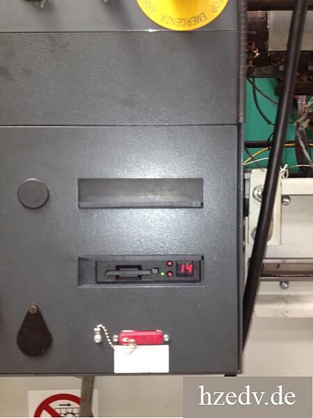 Spritzguss Maschine Ferromatik mit nachgerüstetem Floppy Emulator